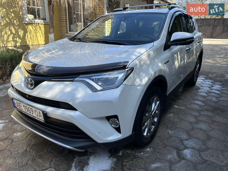 Позашляховик / Кросовер Toyota RAV4 2016 в Дніпрі