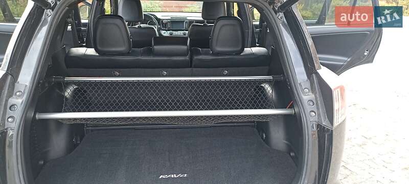 Позашляховик / Кросовер Toyota RAV4 2017 в Києві