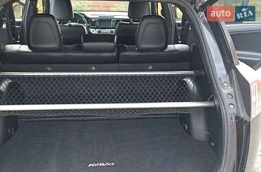 Позашляховик / Кросовер Toyota RAV4 2017 в 