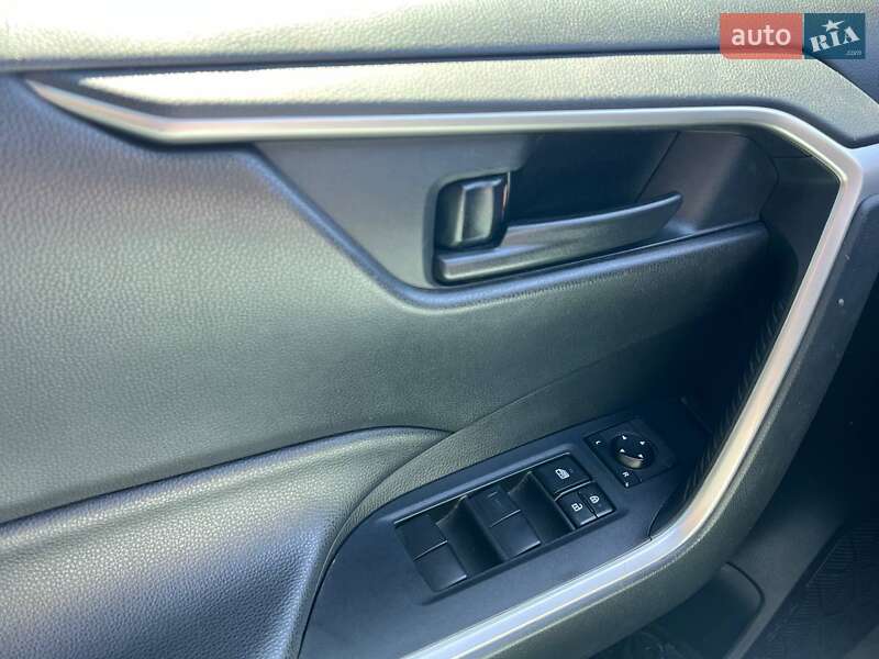 Позашляховик / Кросовер Toyota RAV4 2019 в Одесі