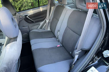 Внедорожник / Кроссовер Toyota RAV4 2003 в 