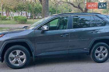 Позашляховик / Кросовер Toyota RAV4 2022 в 