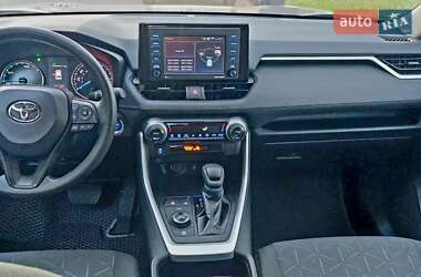 Позашляховик / Кросовер Toyota RAV4 2022 в 