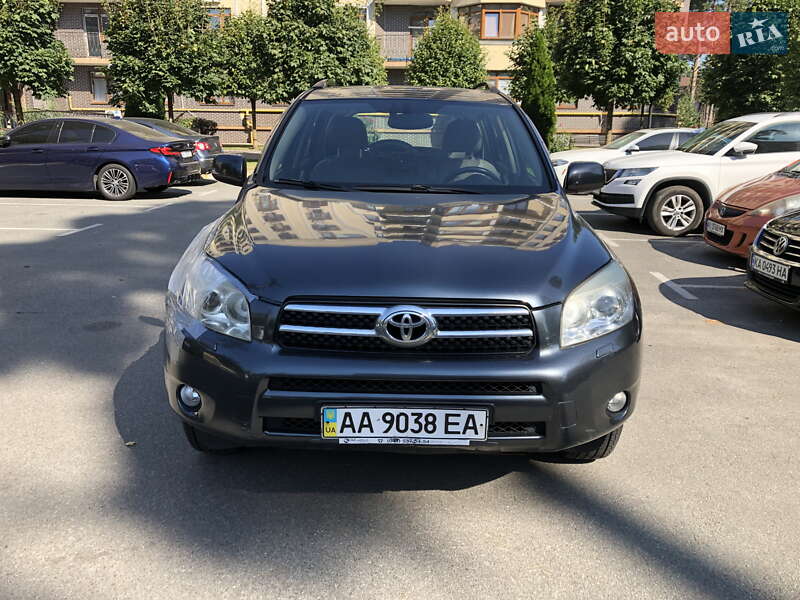 Внедорожник / Кроссовер Toyota RAV4 2007 в 