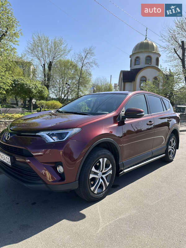 Внедорожник / Кроссовер Toyota RAV4 2016 в 