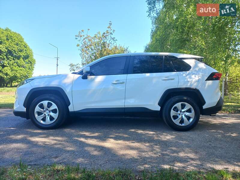 Внедорожник / Кроссовер Toyota RAV4 2019 в 