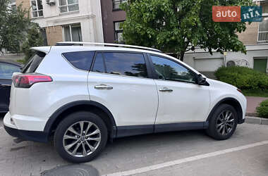 Внедорожник / Кроссовер Toyota RAV4 2016 в Киеве