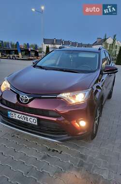 Внедорожник / Кроссовер Toyota RAV4 2017 в 