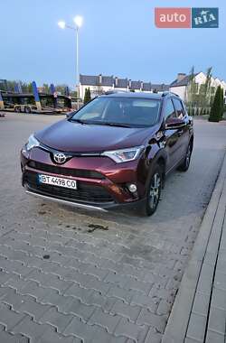 Внедорожник / Кроссовер Toyota RAV4 2017 в 