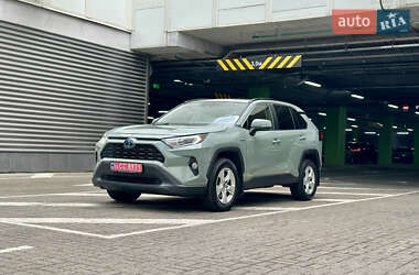 Позашляховик / Кросовер Toyota RAV4 2020 в 