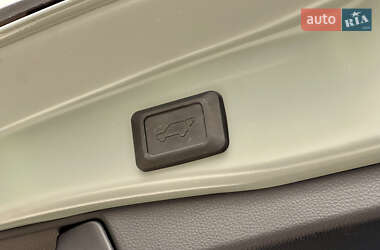 Позашляховик / Кросовер Toyota RAV4 2020 в 