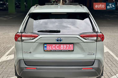 Позашляховик / Кросовер Toyota RAV4 2020 в 