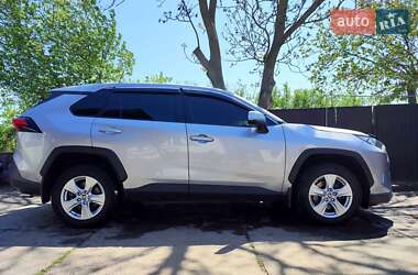 Внедорожник / Кроссовер Toyota RAV4 2020 в Кропивницком