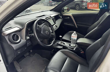 Внедорожник / Кроссовер Toyota RAV4 2017 в 