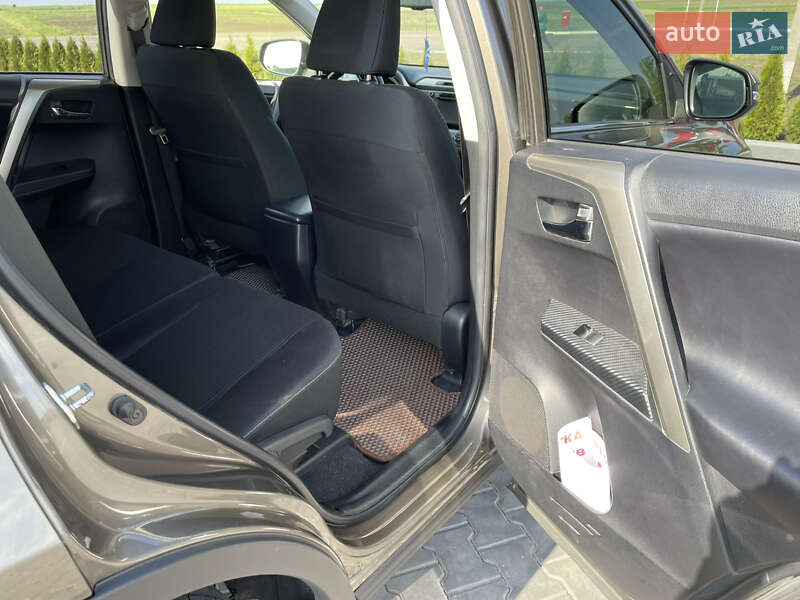 Внедорожник / Кроссовер Toyota RAV4 2013 в Голованевске