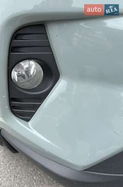 Позашляховик / Кросовер Toyota RAV4 2020 в 