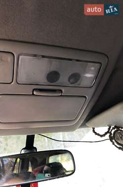 Позашляховик / Кросовер Toyota RAV4 2004 в 