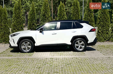 Позашляховик / Кросовер Toyota RAV4 2020 в 