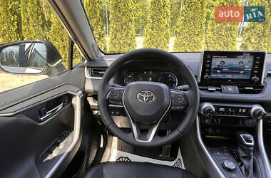 Позашляховик / Кросовер Toyota RAV4 2020 в 