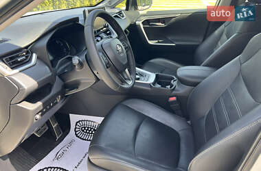 Позашляховик / Кросовер Toyota RAV4 2020 в 