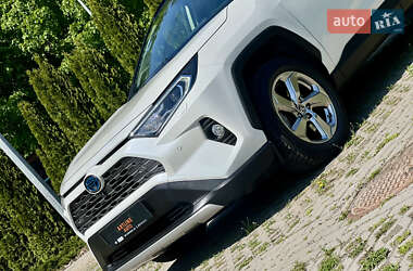 Позашляховик / Кросовер Toyota RAV4 2020 в 