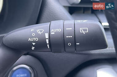 Позашляховик / Кросовер Toyota RAV4 2020 в 
