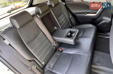 Позашляховик / Кросовер Toyota RAV4 2020 в 