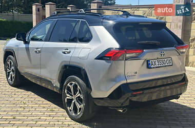 Позашляховик / Кросовер Toyota RAV4 2020 в 
