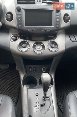 Позашляховик / Кросовер Toyota RAV4 2011 в 