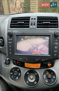 Позашляховик / Кросовер Toyota RAV4 2011 в 