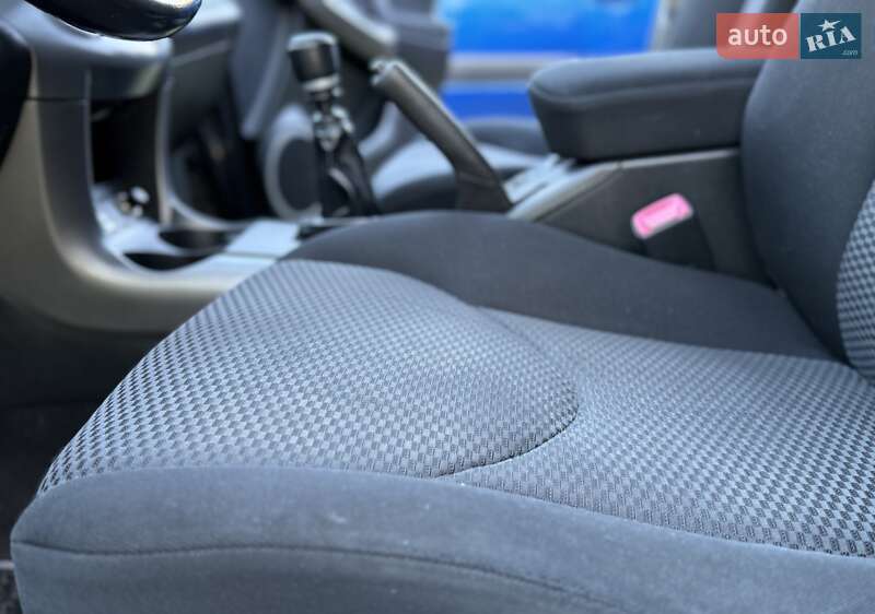 Позашляховик / Кросовер Toyota RAV4 2007 в Дніпрі