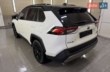 Внедорожник / Кроссовер Toyota RAV4 2023 в 
