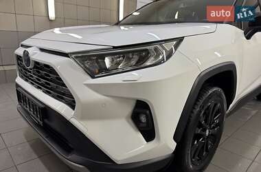 Внедорожник / Кроссовер Toyota RAV4 2023 в 
