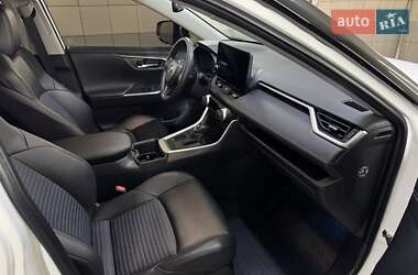 Внедорожник / Кроссовер Toyota RAV4 2023 в 