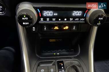 Внедорожник / Кроссовер Toyota RAV4 2023 в 