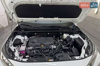 Внедорожник / Кроссовер Toyota RAV4 2023 в 