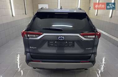 Внедорожник / Кроссовер Toyota RAV4 2024 в 
