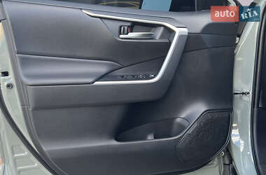 Позашляховик / Кросовер Toyota RAV4 2019 в 