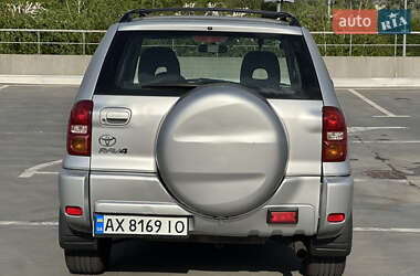 Внедорожник / Кроссовер Toyota RAV4 2005 в 