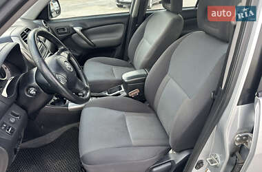 Внедорожник / Кроссовер Toyota RAV4 2005 в 