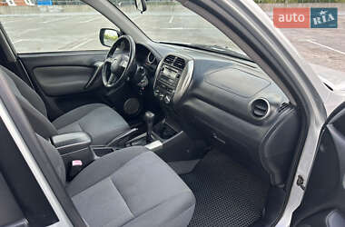 Внедорожник / Кроссовер Toyota RAV4 2005 в 