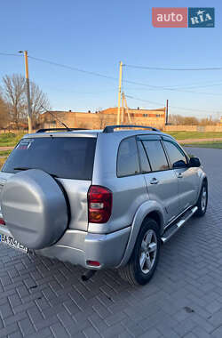 Позашляховик / Кросовер Toyota RAV4 2004 в 