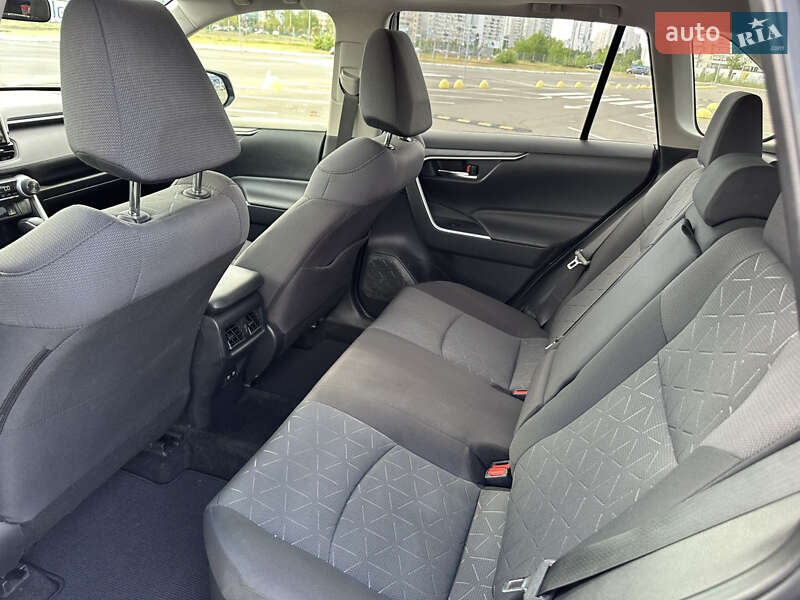 Позашляховик / Кросовер Toyota RAV4 2021 в Києві