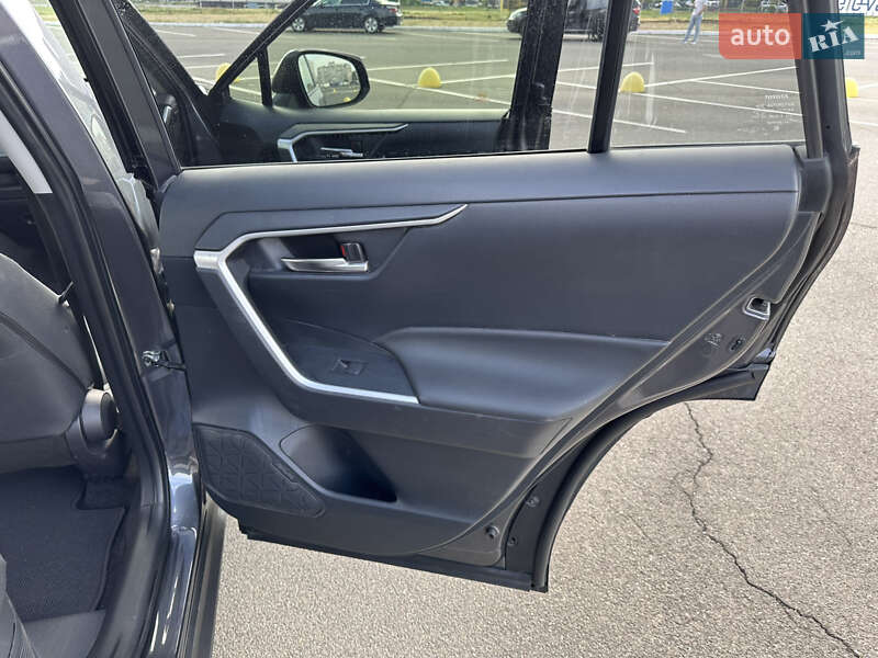 Позашляховик / Кросовер Toyota RAV4 2021 в Києві