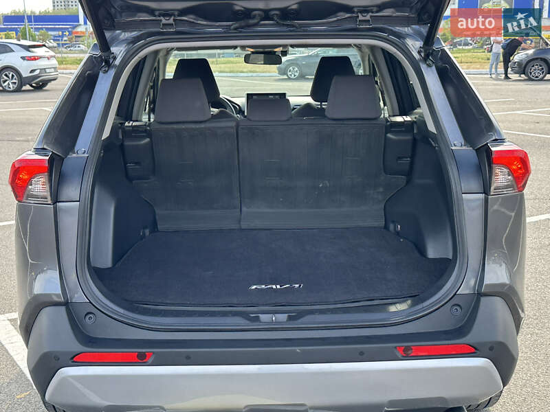 Позашляховик / Кросовер Toyota RAV4 2021 в Києві
