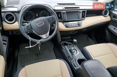 Внедорожник / Кроссовер Toyota RAV4 2016 в 