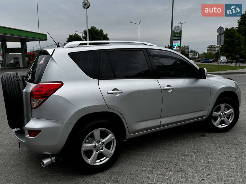 Позашляховик / Кросовер Toyota RAV4 2006 в Києві