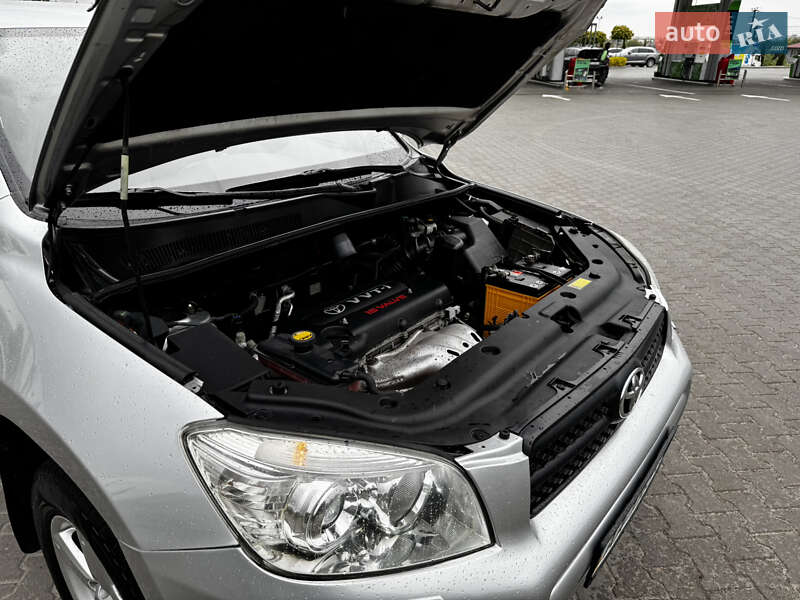Позашляховик / Кросовер Toyota RAV4 2006 в Києві
