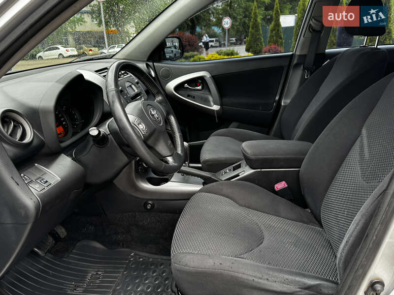 Позашляховик / Кросовер Toyota RAV4 2006 в Києві