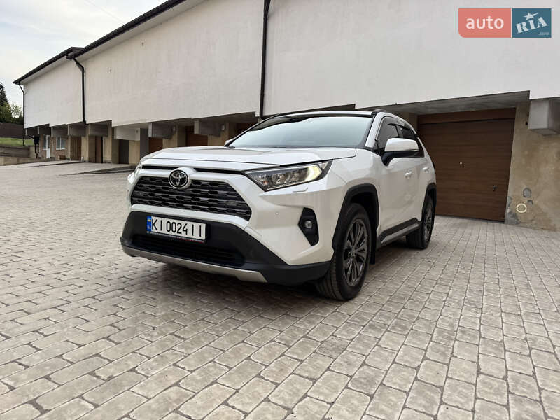 Позашляховик / Кросовер Toyota RAV4 2023 в Львові
